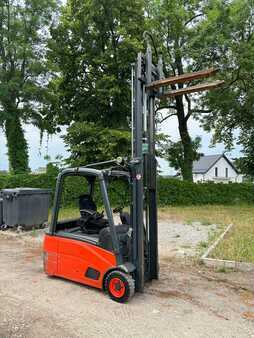 Elektromos 3 kerekű 2008  Linde E16L 4th section telescopic forks (5)