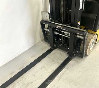 Electric - 3 wheels 2010  Yale ERP16VT (LWB) (5)