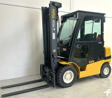 Carrelli elevatori diesel 2019  Yale GDP25MX (1)