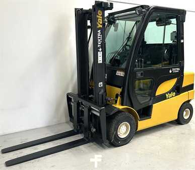 Carrelli elevatori diesel 2014  Yale GDP25LX (1)