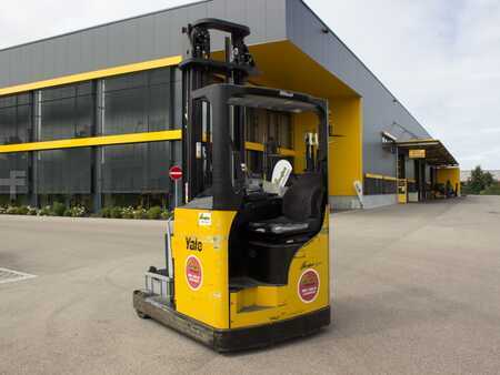 Carretilla retráctil 2005 Yale MR14 (1)