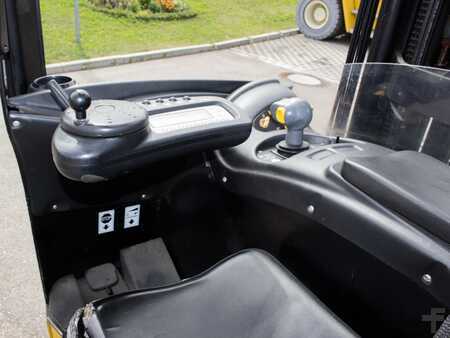 Carretilla retráctil 2005 Yale MR14 (3)