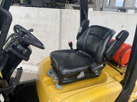 LPG Forklifts 2014  Yale GLP25LX (4)