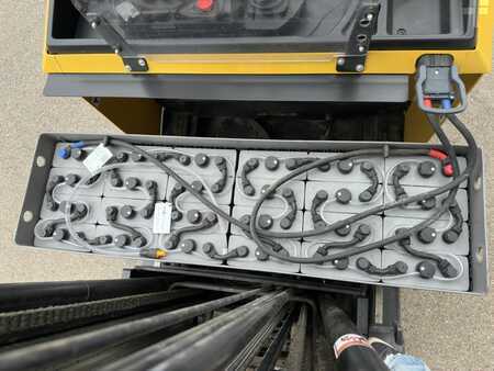 Chariots à mât rétractable 2019  Yale MR14 (6)