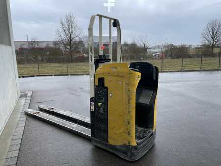 Transpaleta eléctrica 2019 Yale MP20T (2)