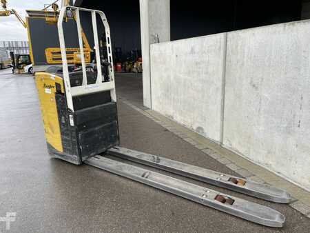 Transpaleta eléctrica 2019 Yale MP20T (3)