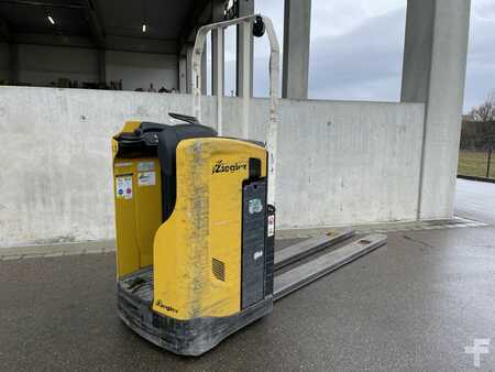 Transpaleta eléctrica 2019 Yale MP20T (2)