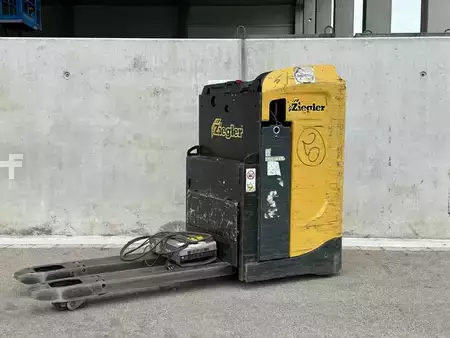 Porta-paletes elétrico 2019  Yale MP20T (1)