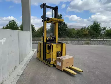 Vertical order pickers 2019  Yale MO10E (2)