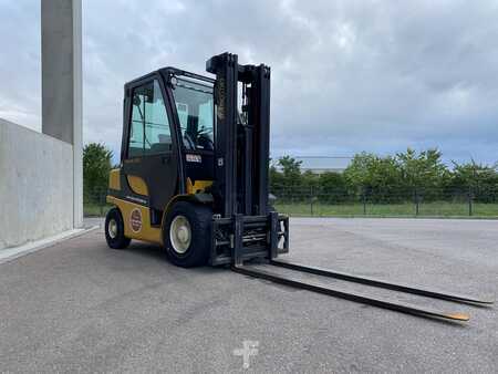 Carretilla elevadora diésel 2018 Yale GDP25VX (2)