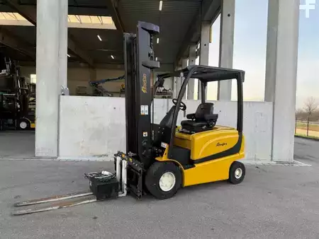 Elektromos 4 kerekű 2019  Yale ERP25VL (1)