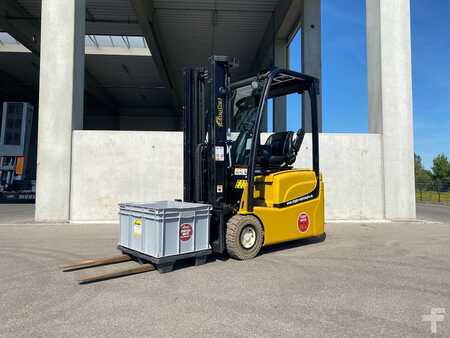 Eléctrica de 3 ruedas 2019 Yale ERP15VTSWB (1)