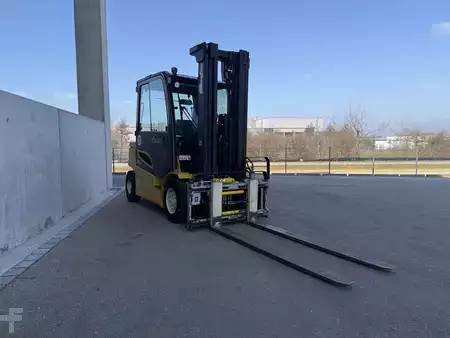 Electric - 4 wheels 2020  Yale ERP45VM (2)