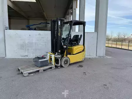 Elektrisk- 3 hjul 2020  Yale ERP16VTSWB (1)