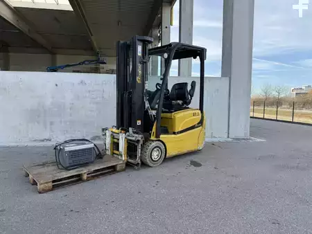 Elektrisk- 3 hjul 2020  Yale ERP16VTSWB (1)