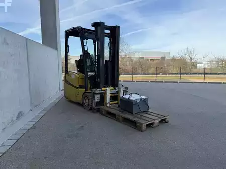 Elektrisk- 3 hjul 2020  Yale ERP16VTSWB (2)