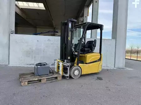 Elektro tříkolové VZV 2020  Yale ERP16VTSWB (1)