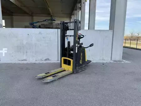 Ruční vysokozdvižný vozík 2020  Yale MS12XIL (1)