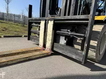 Dízel targoncák 2021  Yale GDP120DF (8)