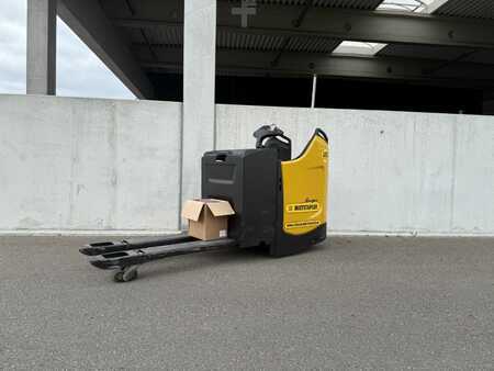 Transpaleta eléctrica 2021 Yale MP20X (1)