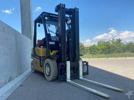 LPG Forklifts 2021  Yale GLP25VX (2)