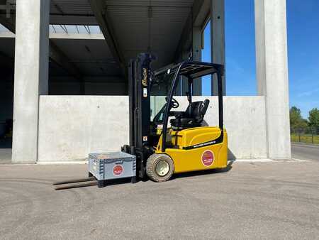 Eléctrica de 3 ruedas 2021 Yale ERP20VTLWB (1)