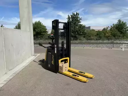 Pallet Stackers 2021  Yale MS12XIL (2)
