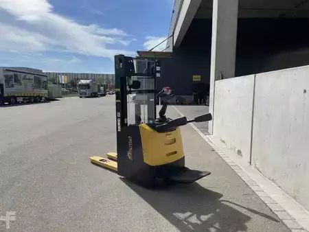 Pallet Stackers 2021  Yale MS12XIL (3)
