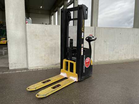 Apilador eléctrico 2021 Yale MS12AC (1)
