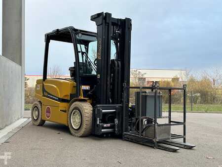 Eléctrica de 4 ruedas 2021 Yale ERP40VM (2)