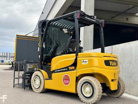 Eléctrica de 4 ruedas 2021 Yale ERP40VM (3)