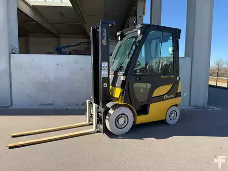 Gázüzemű targoncák 2021  Yale GLP16VX (1)