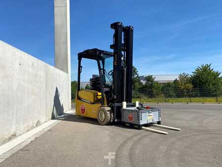 Eléctrica de 3 ruedas 2022 Yale ERP20VTMWB (2)