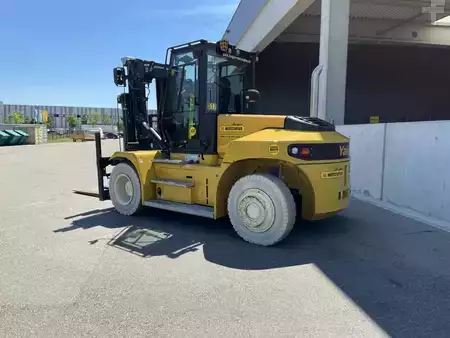 Chariots élévateurs diesel 2022  Yale GDP120DF (3)