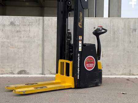 Apilador eléctrico 2022 Yale MS14AC (1)