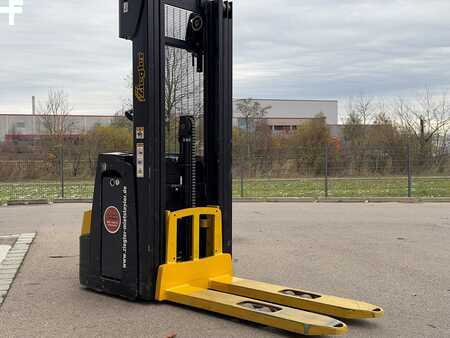 Apilador eléctrico 2022 Yale MS14AC (2)