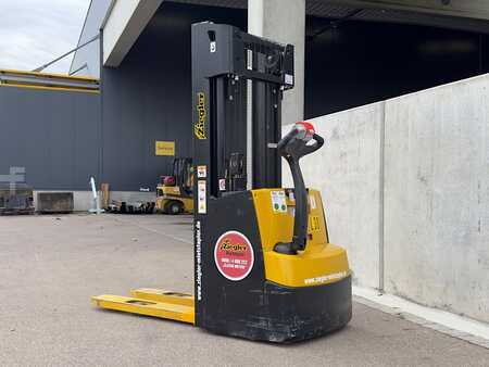 Apilador eléctrico 2022 Yale MS14AC (3)