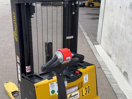 Apilador eléctrico 2022 Yale MS14AC (4)