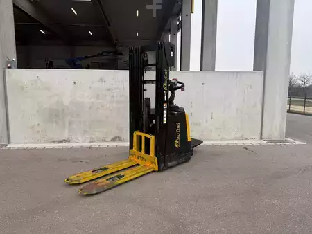 Apilador eléctrico 2021  Yale MS14XIL (1)