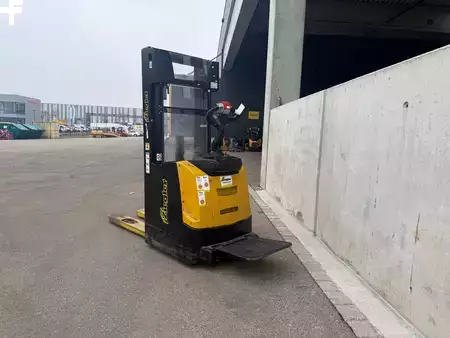 Apilador eléctrico 2021  Yale MS14XIL (3)