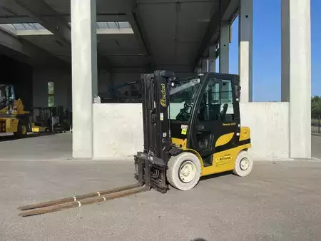 Wózki widłowe diesel 2022  Yale GDP25VX (1)