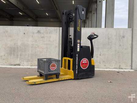 Apilador eléctrico 2022 Yale MS12AC (1)