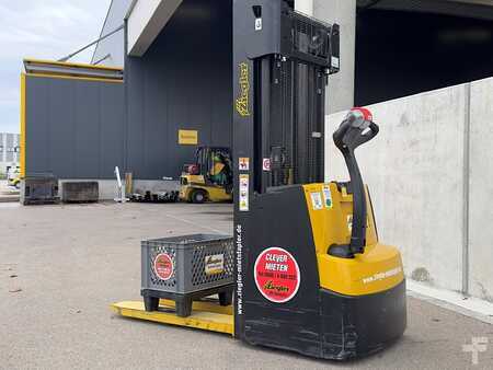 Apilador eléctrico 2022 Yale MS12AC (3)