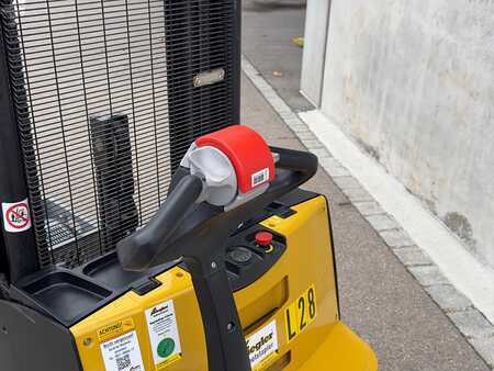 Apilador eléctrico 2022 Yale MS12AC (4)