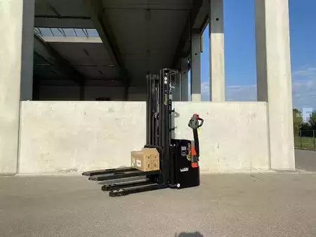 Ruční vysokozdvižný vozík 2022  EP Equipment ES12-12WA (1)