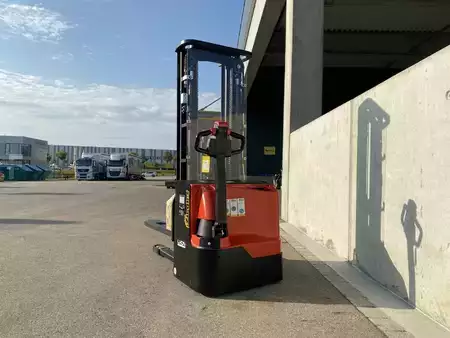 Ruční vysokozdvižný vozík 2022  EP Equipment ES12-12WA (3)