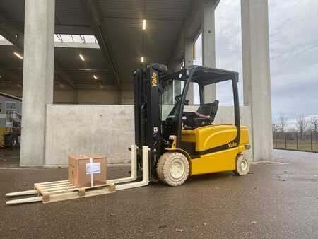 Eléctrica de 4 ruedas 2024 Yale ERP35VL (1)