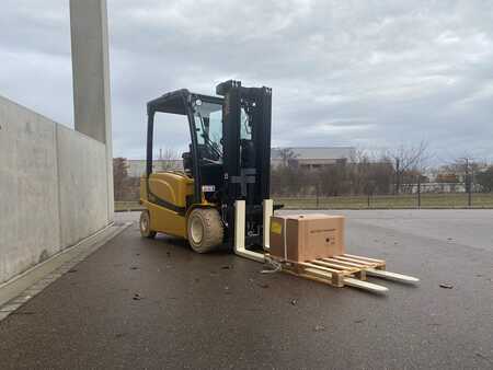 Eléctrica de 4 ruedas 2024 Yale ERP35VL (2)