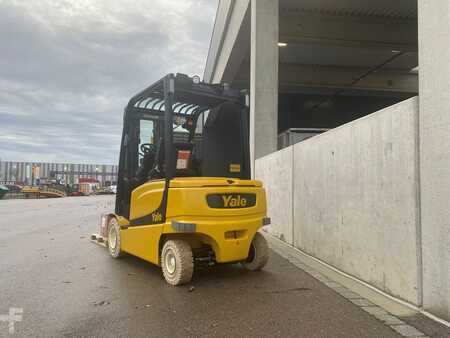 Eléctrica de 4 ruedas 2024 Yale ERP35VL (3)