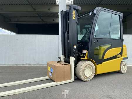 Eléctrica de 4 ruedas 2024 Yale ERP35VL (1)